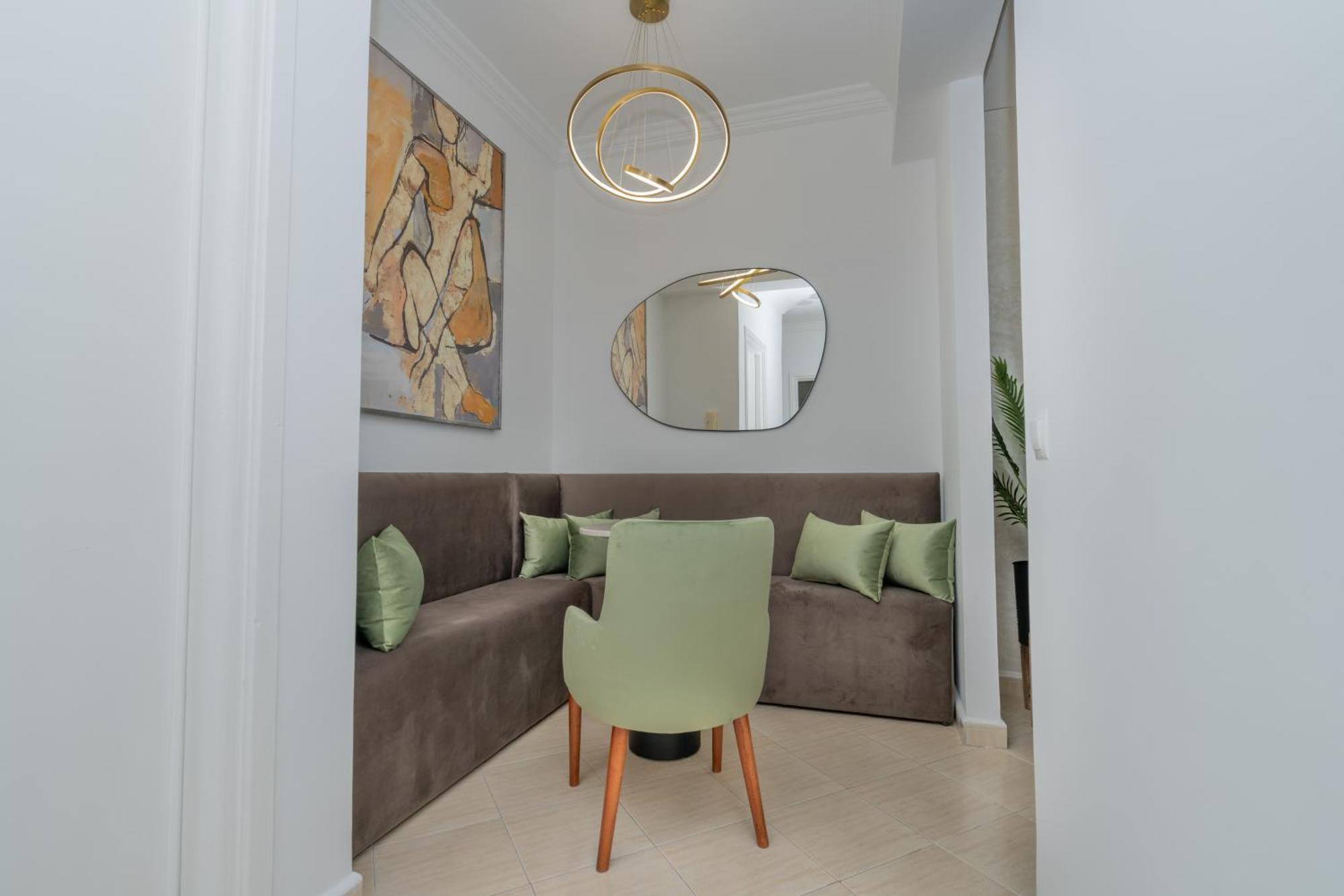 Sleek & Elegant Flat Close To Marina, Ideally Located With Corniche 3' Away And A Shopping Centre 1' On Foot * Tangier